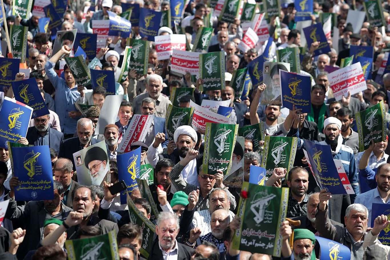 İran'da Devrim Muhafızları'na destek gösterileri